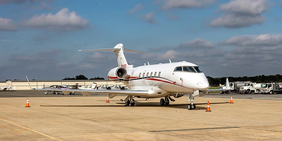Bombardier Challenger 350 super-midsize tryskáč